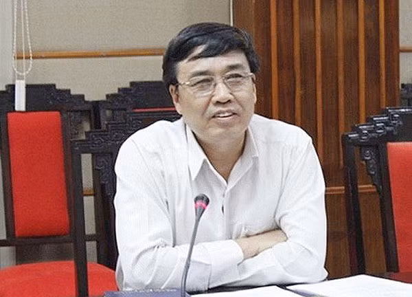 Ông Lê Bạch Hồng, nguyên Thứ trưởng Bộ Lao động - Thương binh và Xã hội bị truy tố về tội Cố ý làm trái quy định của Nhà nước về quản lý kinh tế gây hậu quả nghiêm trọng. Ông Lê Bạch Hồng, nguyên Thứ trưởng Bộ Lao động - Thương binh và Xã hội bị truy tố về tội Cố ý làm trái quy định của Nhà nước về quản lý kinh tế gây hậu quả nghiêm trọng.