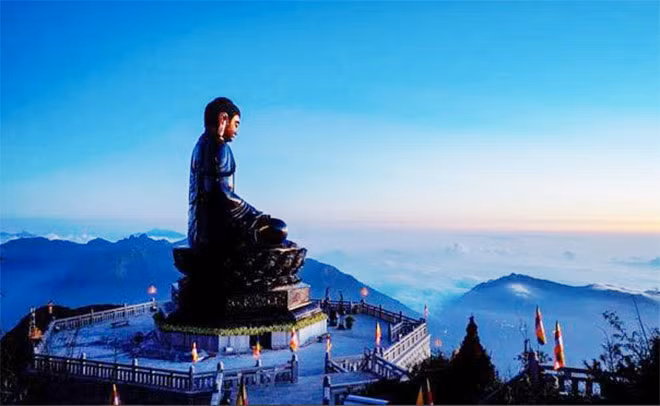 Tượng phật A di đà.
