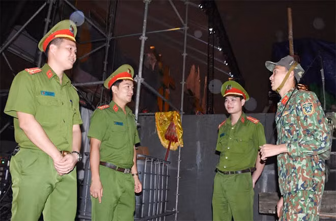 Phối hợp chặt chẽ với lực lượng quân đội đảm bảo an toàn khu vực bắn pháo hoa.