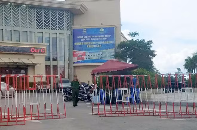 Sáng 28-7, cổng vào khu đô thị Our City công tác an ninh vẫn được triển khai hết sức nghiêm ngặt.