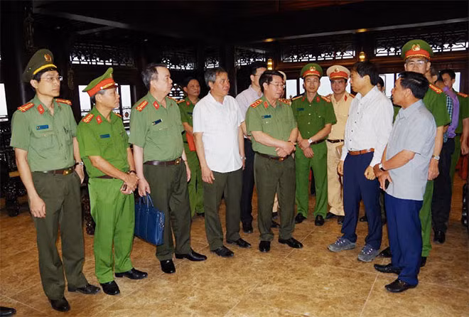 Thứ trưởng Bùi Văn Nam cùng đoàn công tác Bộ Công an đi kiểm tra thực địa tại khu vực chùa Tam Chúc ngày 9-5 trước khi Khai mạc Đại lễ.
