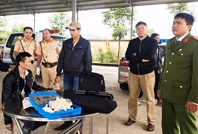Một đối tượng buôn bán, vận chuyển ma túy qua biên giới tỉnh Quảng Trị bị lực lượng Công an bắt giữ.