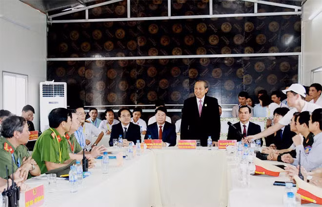 Phó Thủ tướng Thường trực Trương Hòa Bình tới thăm, biểu dương lực lượng Công an đã hoàn thành nhiệm vụ đảm bảo ANTT Đại lễ Vesak 2019 tại chùa Tam Chúc.