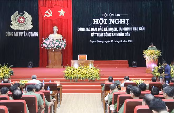 Toàn cảnh hội nghị. Toàn cảnh hội nghị.