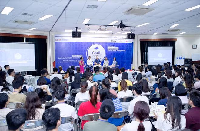 Diễn đàn Tiếng nói trẻ Youthspeak 2019 được tổ chức tại trường Đại học Ngoại Thương Hà Nội với sự tham dự của hàng trăm sinh viên từ các trường hàng đầu tại Hà Nội. Diễn đàn Tiếng nói trẻ Youthspeak 2019 được tổ chức tại trường Đại học Ngoại Thương Hà Nội với sự tham dự của hàng trăm sinh viên từ các trường hàng đầu tại Hà Nội.