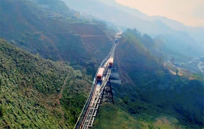 Tàu hỏa leo núi.