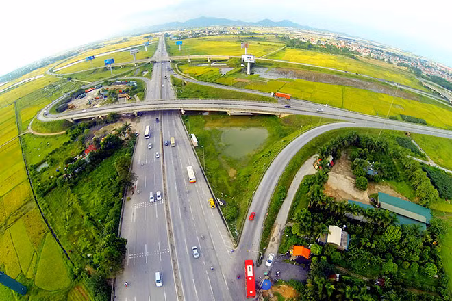 Nhiều công trình dự án trọng điểm quốc gia đã sử dụng vốn ODA và vốn vay ưu đãi hiệu quả. Ảnh: Đường cao tốc Hà Nội - Lào Cai.