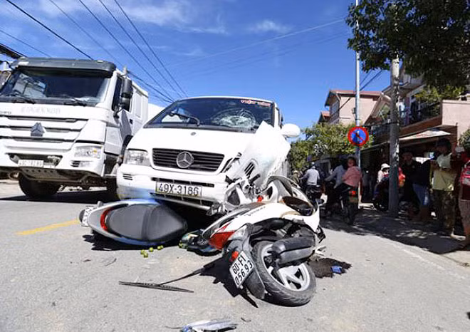 4 tháng đầu năm 2019, có tới 23,58% người điều khiển phương tiện gây tai nạn do vi phạm làn đường.