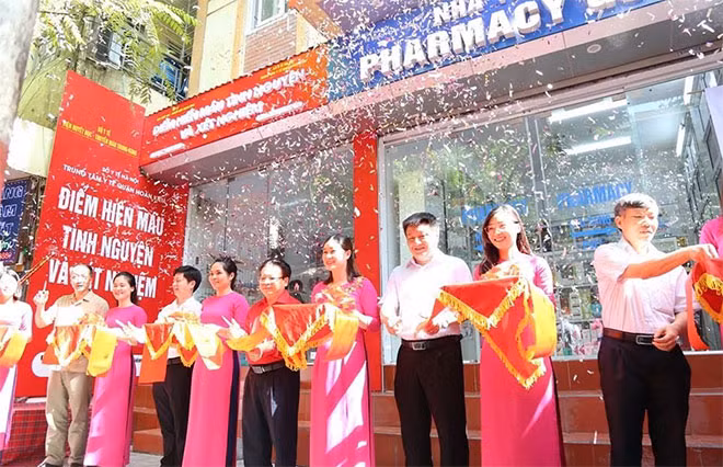 Lễ khai trương điểm hiến máu cố định.