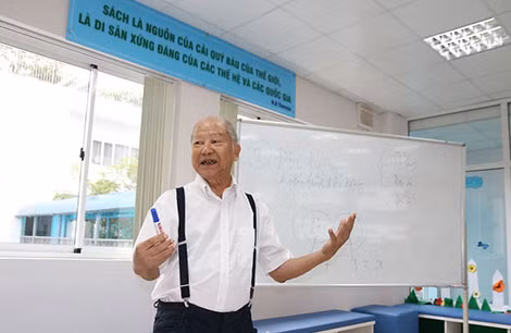 Nhà giáo Phạm Toàn trong một buổi tọa đàm về chất lượng giáo dục phổ thông. Ảnh: L.G Nhà giáo Phạm Toàn trong một buổi tọa đàm về chất lượng giáo dục phổ thông. Ảnh: L.G