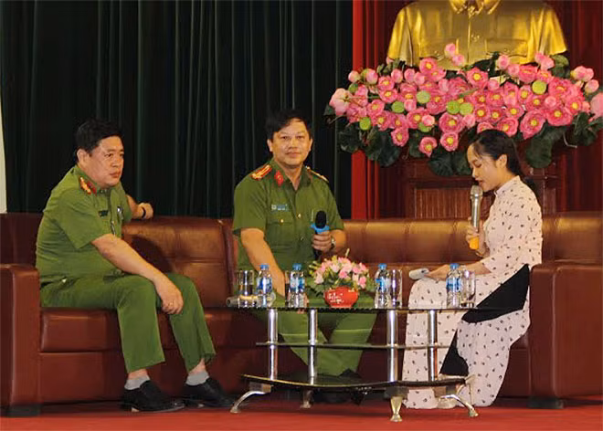 Khách mời giao lưu với cán bộ giảng viên và học viên tại buổi Tọa đàm. Khách mời giao lưu với cán bộ giảng viên và học viên tại buổi Tọa đàm.
