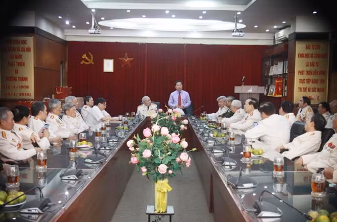 Thứ trưởng Lê Tấn Dũng phát biểu tại buổi gặp mặt.