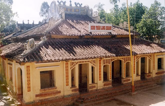 Đình Long Khánh (xã Long Khánh A, huyện Hồng Ngự, tỉnh Đồng Tháp).