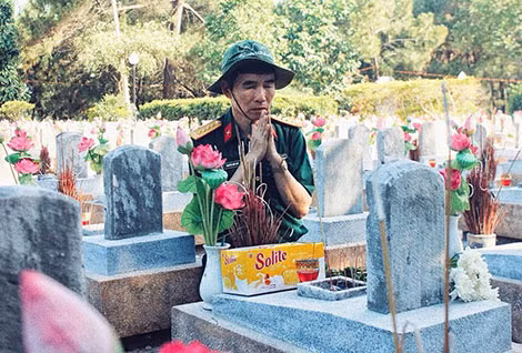 Nhà thơ Nguyễn Hữu Quý.