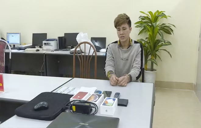 Phùng Xuân Hòa tại cơ quan Công an.