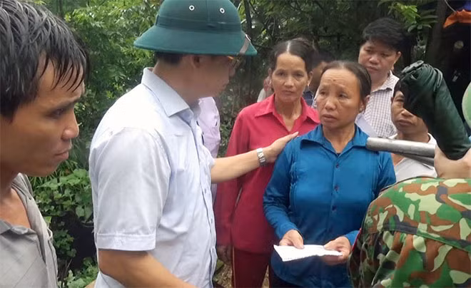 ...thăm hỏi, động viên, hỗ trợ gia đình có người bị nạn. ...thăm hỏi, động viên, hỗ trợ gia đình có người bị nạn.