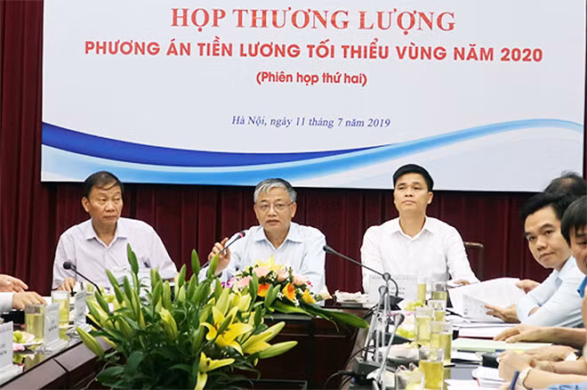 Phiên thương lượng lương tối thiểu vùng chiều 11- 7 diễn ra khá căng thẳng.