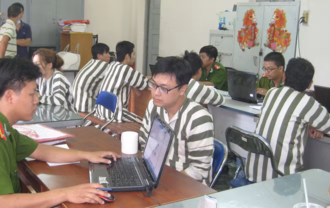 Một nhóm tội phạm do người Đài Loan – Trung Quốc cầm đầu, đã từng bị cơ quan CSĐT bắt giữ. Một nhóm tội phạm do người Đài Loan – Trung Quốc cầm đầu, đã từng bị cơ quan CSĐT bắt giữ.