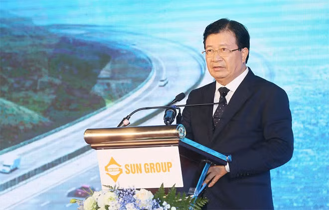 Phó Thủ tướng Chính phủ Trịnh Đình Dũng phát biểu tại lễ khởi công. Phó Thủ tướng Chính phủ Trịnh Đình Dũng phát biểu tại lễ khởi công.