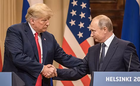 Tổng thống Donald Trump và Tổng thống Vladimir Putin trong cuộc gặp thượng đỉnh Nga - Mỹ tại Helsinki (7-2018). Ảnh: L.G.