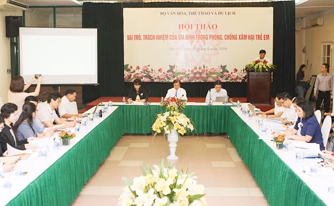 Hội thảo về vai trò của gia đình trong phòng, chống xâm hại trẻ em tại Hà Nội ngày 28-6. Hội thảo về vai trò của gia đình trong phòng, chống xâm hại trẻ em tại Hà Nội ngày 28-6.