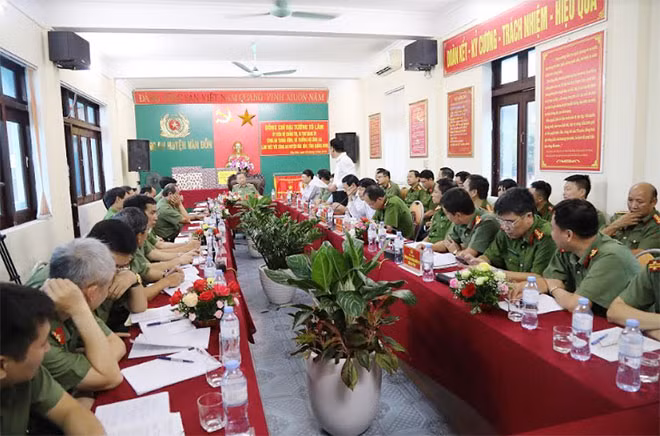 Toàn cảnh buổi làm việc.