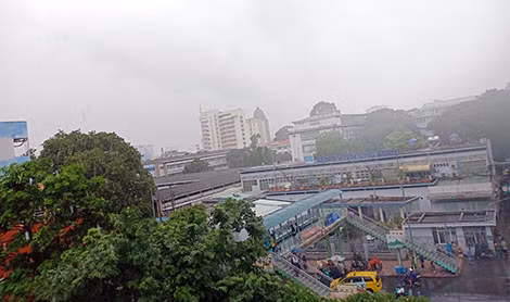 Bệnh viện Ung Bướu TP HCM một hôm trời u ám.