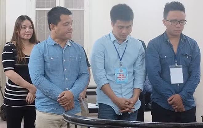 Các bị cáo tại phiên xử.