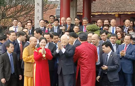 Tổng Bí thư, Chủ tịch nước Nguyễn Phú Trọng cùng các đại biểu và bà con kiều bào.