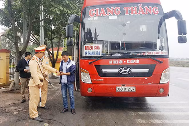 Lực lượng CSGT tại Công an các đơn vị, địa phương thực hiện nghiêm quy định gửi thông báo các trường hợp bị tước GPLX. Ảnh: minh họa.