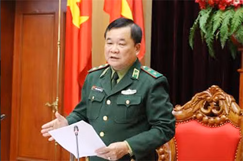 Trung tướng Hoàng Xuân Chiến chủ trì hội nghị.