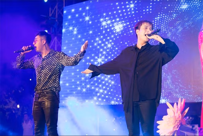 Liveshow âm nhạc Lễ hội Phố hàng nóng quy tụ hàng loạt những ngôi sao hot bậc nhất Vpop.