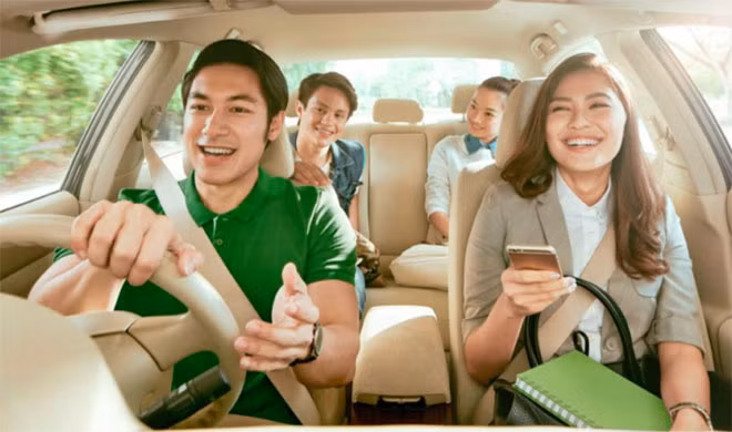 Ứng dụng gọi xe công nghệ ra đời, tạo sự thuận lợi hơn cho hành khách.