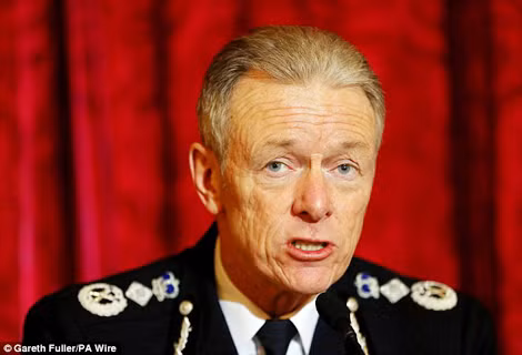 Ông Bernard Hogan-Howe nói rằng, không có đèn xanh cho nhân viên cảnh sát béo phì.