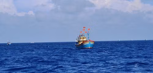 Tàu cá của ngư dân Việt Nam hoạt động trong ngư trường truyền thống Tàu cá của ngư dân Việt Nam hoạt động trong ngư trường truyền thống