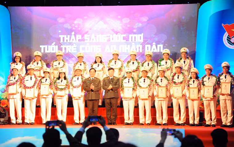 Vinh danh nhà giáo trẻ, sinh viên Công an tiêu biểu