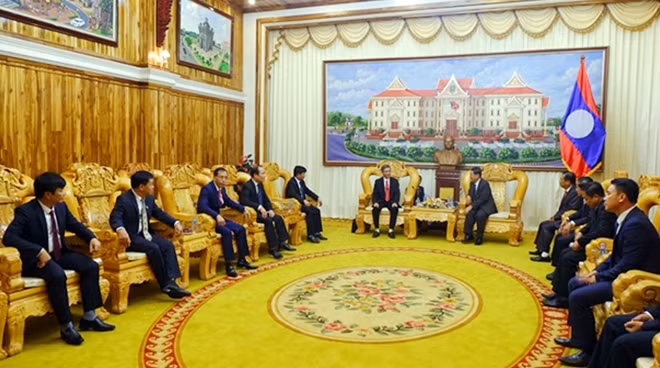 Đoàn công tác chào xã giao đồng chí Thứ trưởng Bộ An ninh Lào.