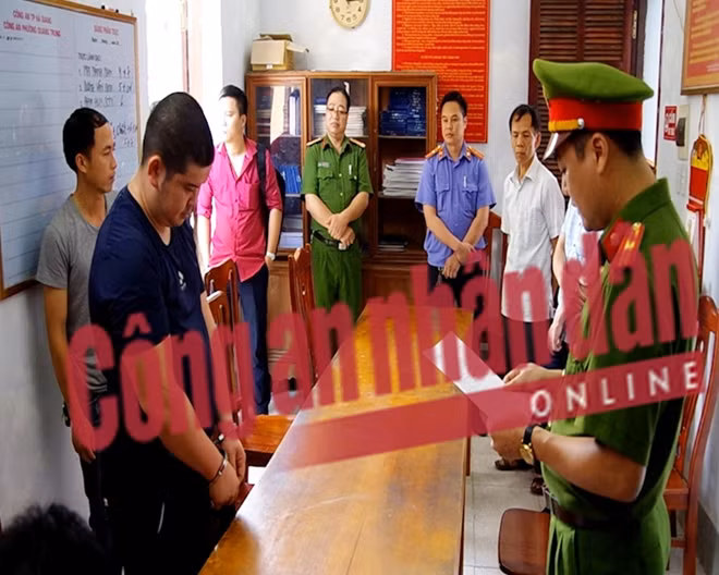 Cơ quan điều tra đọc lệnh bắt Phạm Hồng Giang.