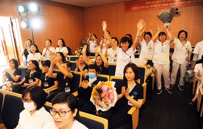 Hội thi diễn ra trong bầu không khí tranh tài sôi nổi.