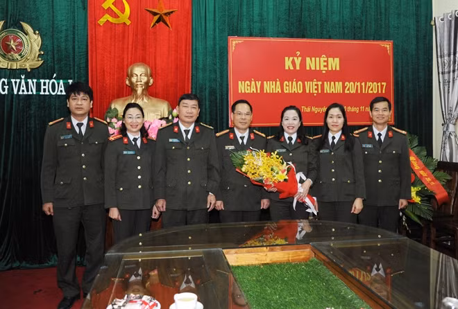 Đại tá Trần Thanh Phong chúc mừng Ngày Nhà giáo Việt Nam Trường Văn hóa I – Bộ Công an.