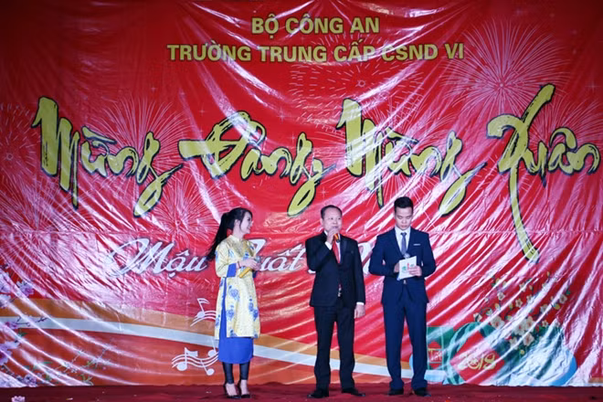 Cuộc thi hát karaoke tạo không khí sôi động trong đoàn viên thanh niên, thu hút đông đảo cán bộ, chiến sĩ tham gia, là một trong những hoạt động tươi mới, trẻ trung.