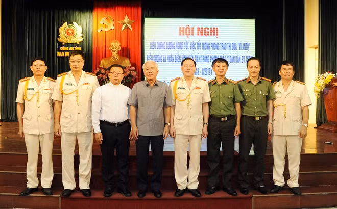 Các đại biểu tham dự hội nghị.