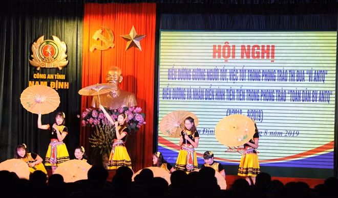 Một tiết mục đặc sắc chào mừng Hội nghị.