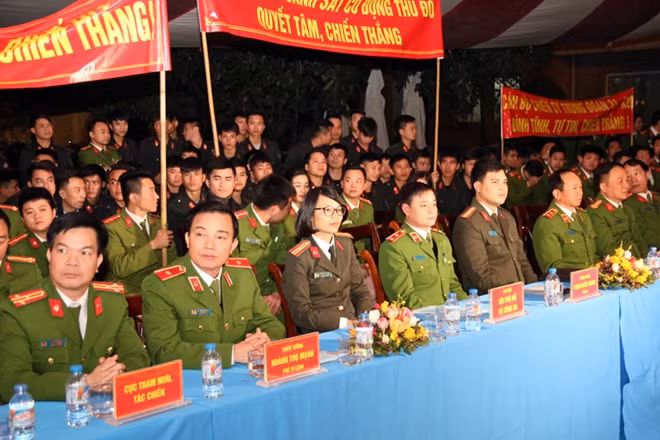 Các đại biểu tới dự đêm chung kết Hội thi.