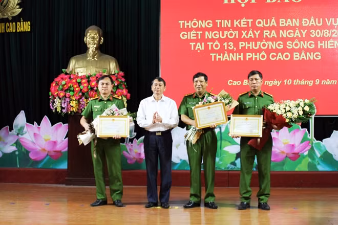 UBND tỉnh Cao Bằng khen thưởng các đơn vị nghiệp vụ có thành tích xuất sắc trong công tác điều tra, phá án.