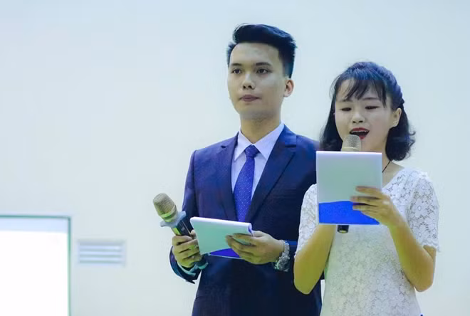 Ngoài khả năng trổ tài làm Mc và khả năng ca hát, biểu diễn văn nghệ.
