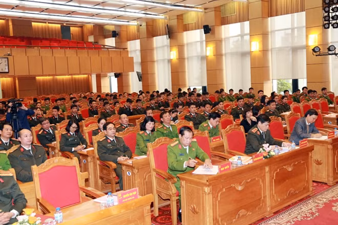 Các đại biểu và đông đảo học viên các trường CAND tham dự buổi Tọa đàm.