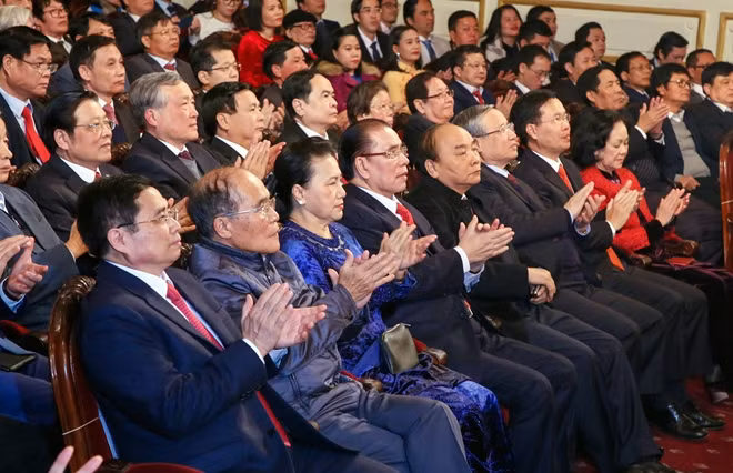 Các đại biểu tham dự buổi lễ.