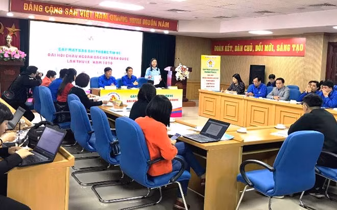 Toàn cảnh buổi gặp mặt báo chí.
