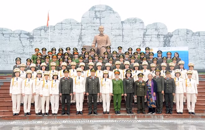 Các đại biểu và các gương mặt Phụ nữ CAND tiêu biểu năm 2019.